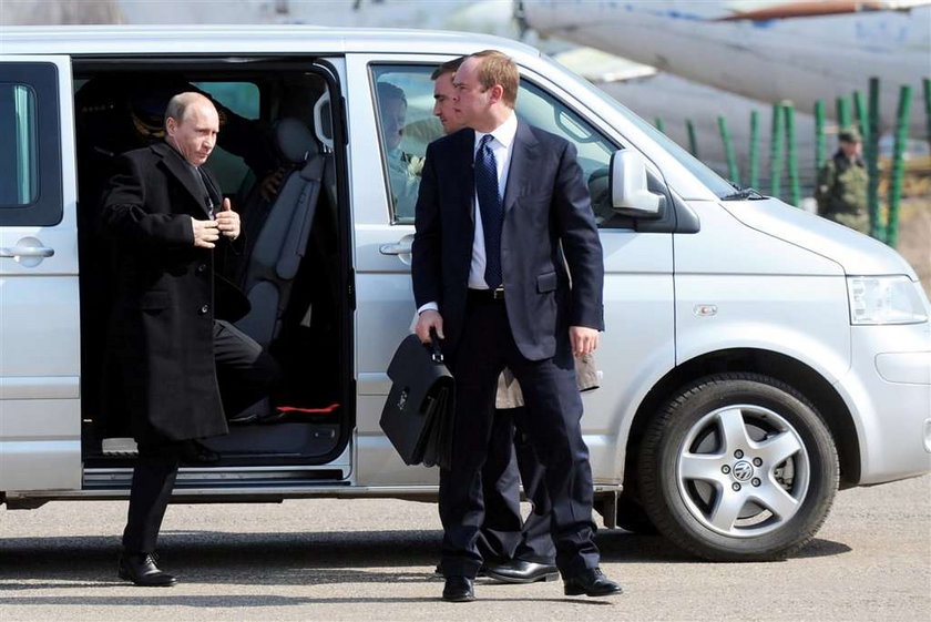 Wladymir Putin, poegnanie, trumna, Lech Kaczyński, katastrofa, śmierć prezydenta, Smoleńsk, Katyń