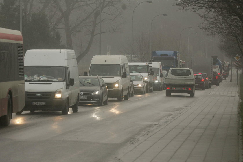 Paraliż obwodnicy w Trójmieście. Wszystko przez ciężarówkę z kurczakami