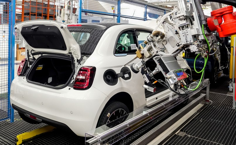 Novo híbrido Fiat 500