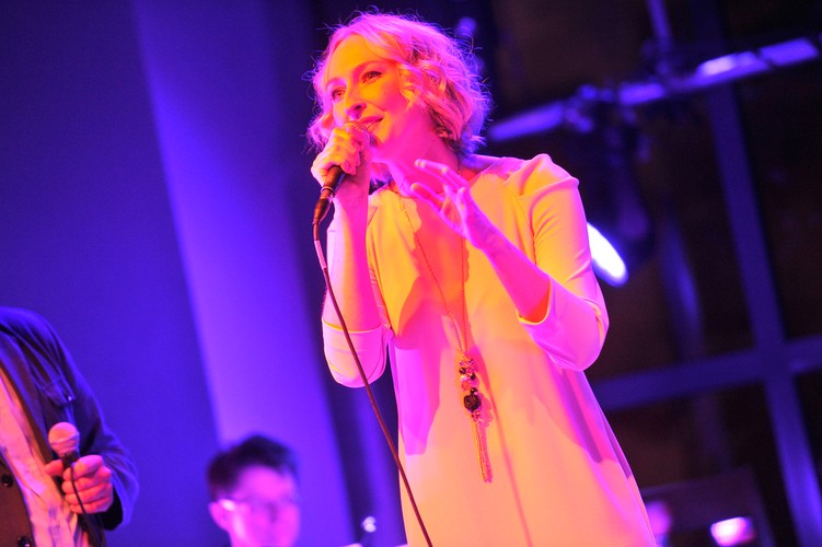 Anita Lipnicka podczas koncertu Voice Bandu