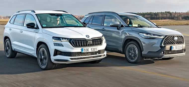 Skoda Karoq kontra Toyota Corolla Cross. Sprawdzamy, co jest lepsze — benzyniak czy hybryda?