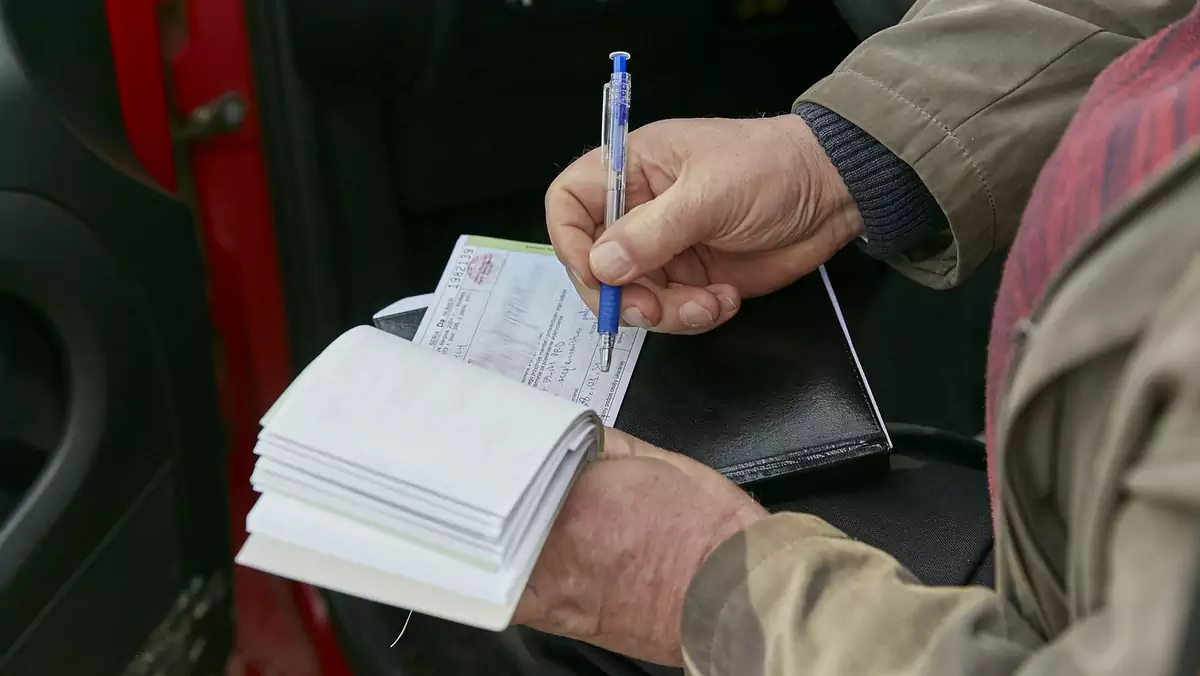 Jak uniknąć mandatu podczas wakacyjnych wyjazdów?