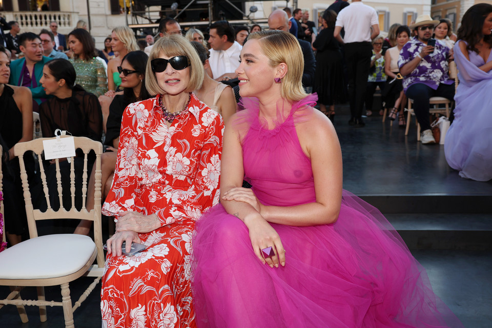 Florence Pugh na pokazie mody Valentino w Rzymie