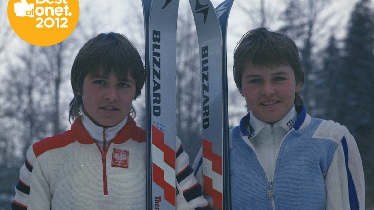 Slalom to dość ekwilibrystyczna konkurencja. Trzeba być zwinnym i szybkim, a przede wszystkim skutecznym, by omijać kolejne tyczki. Człowiek wije się między nimi, by dotrzeć do celu. Podobnie jak w życiu. A to płata różne figle. Tak było w przypadku sióstr Tlałek. Najpierw były bohaterkami, ale by wciąż móc uprawiać narciarstwo - pasję swojego życia - musiały salwować się ucieczką do Francji. Jedna z nich potrzebowała nawet fikcyjnego ślubu. Teraz wiodą spokojne życie. Małgorzata w Zakopanem, a Dorota w Meribel.