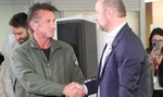 Sean Penn w Polsce mówi rzeczy, które mają wstrząsnąć sumieniem Hollywood! Grozi zniszczeniem Oscarów i chwali Polaków za... miłość