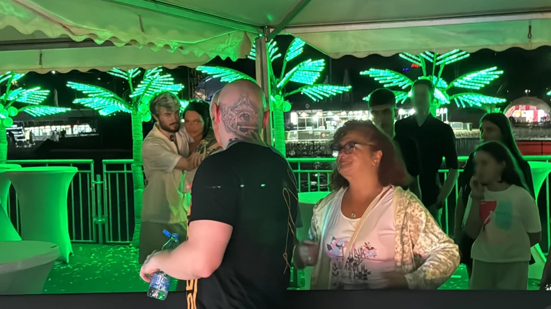 Desingeria sa roditeljima na nastupu