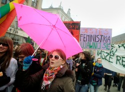 Manifa 2011: nauczycielki i sprzątaczki, feministki i panie domu dla Nowackiej