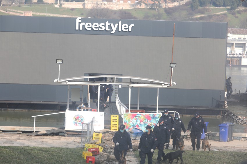 Psi tragači su takođe pretraživali splav