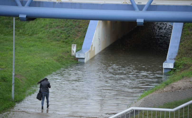 Deszcz zaskoczył kierowców