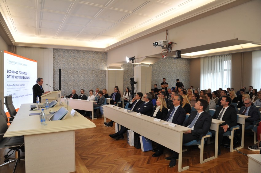 Predavanje predsednika Upravnog odbora Intesa Sanpaolo na Ekonomskom fakultetu Fotografija 1