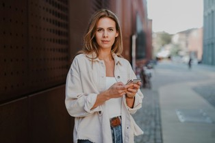 Feminoteka wprowadza czatbotkę Viktoria do walki z przemocą wobec kobiet