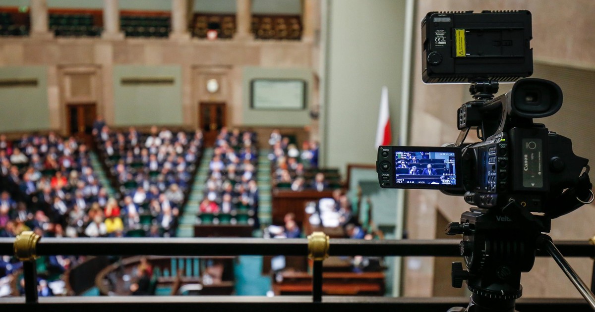 Kulisy utajnionych posiedzeń Sejmu. "Wchodzi się absolutnie bez niczego"