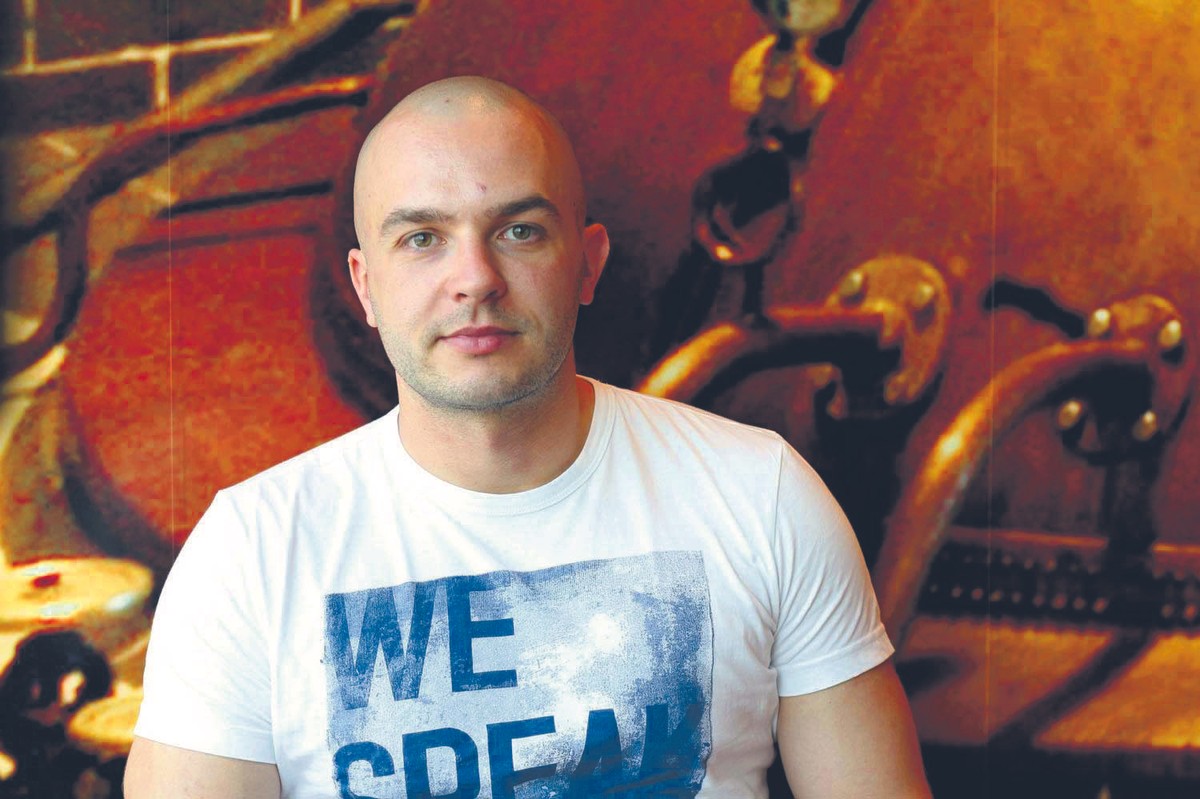 Michał Pozdał, Michał Pozdał psychoterapeuta, seksuolog, wykładowca Szkoły Wyższej Psychologii Społecznej. Pracuje z młodymi osobami, które przeżywają różnego rodzaju trudności okresu dorastania, a także z ich rodzinami. Od pięciu lat prowadzi Spotkania Psychologiczne w Strefie Młodzieży SWPS