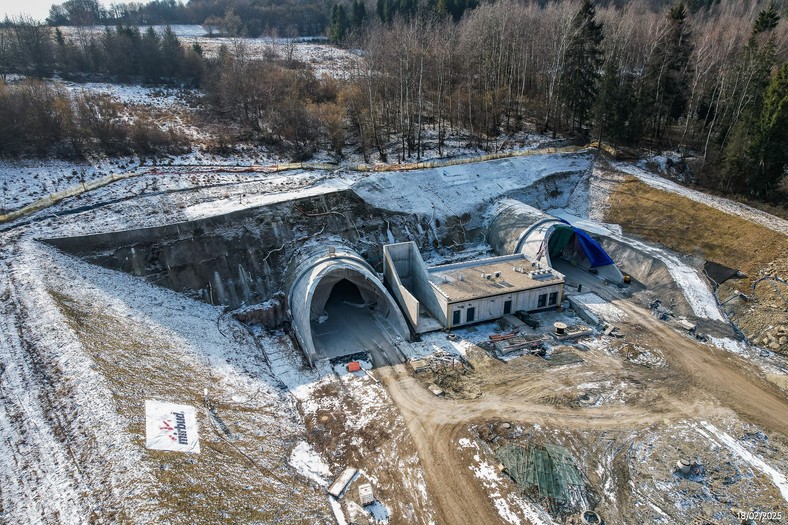 przez masyw Białożyński Groń tunel przez masyw Białożyński Groń