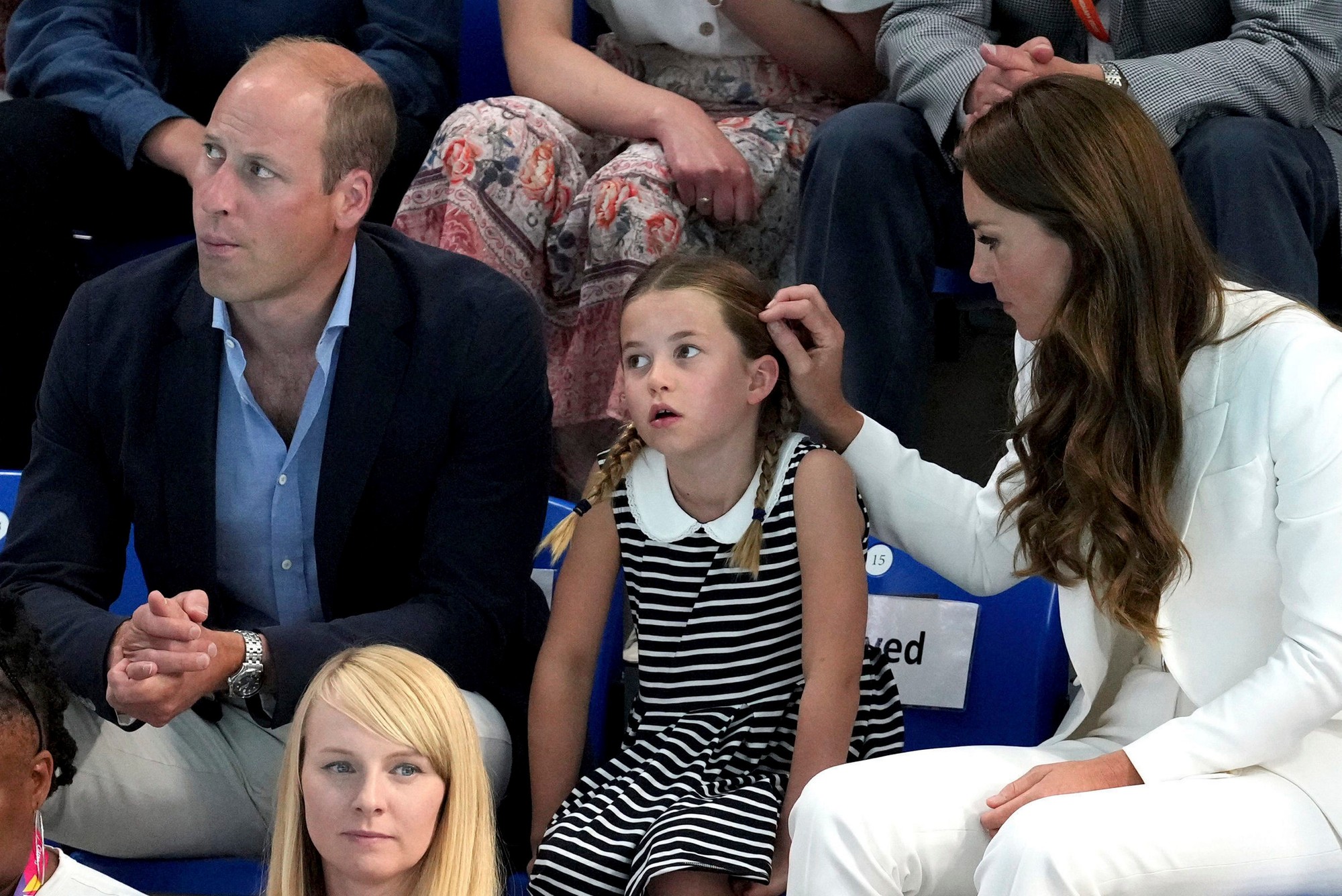 Princ William, princezná Charlotte a vojvodkyňa Kate. 