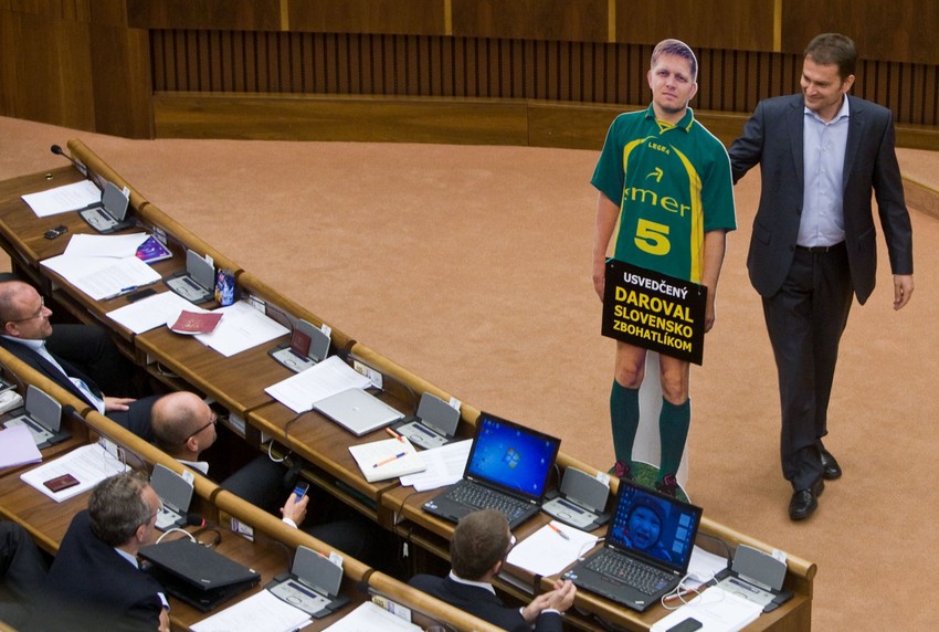 Matovič je poznat po tome što je postavio kartonsku figuru Roberta Fica u parlament