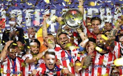 Tak cieszyli się piłkarze Cracovii. Był szampan, cygara i... czeski Conor McGregor [WIDEO]