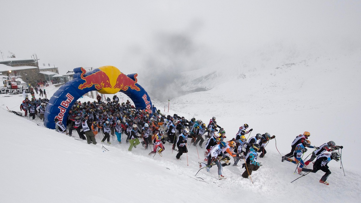 Jedna z większych imprez sportowych wraca na Kasprowy Wierch. W niedzielę po raz pierwszy od lat na świętej górze polskich narciarzy odbędzie się Red Bull Zjazd na Kreche. Zawodników na trasę wystartuje Adam Małysz.