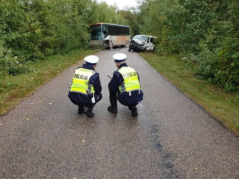 Tragiczny wypadek na Podlasiu. Zderzenie autobusu szkolnego z busem. Jedna osoba nie żyje