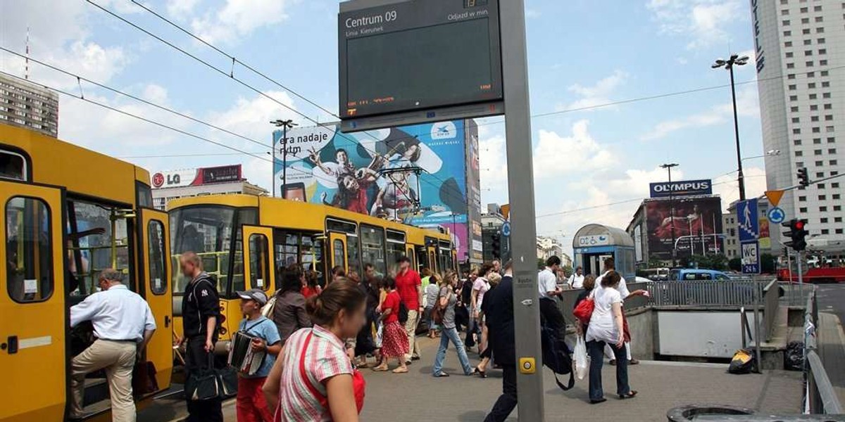 Latem szykują się spore zmiany w komunikacji miejskiej. Sprawdź, jak w wakacje pojedzie twój tramwaj czy autobus