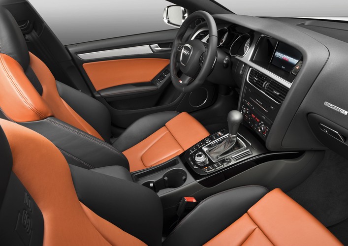 efekt to 333 KM i 440 Nm (od 2900 do 5300 obr/min.) na czterech kołach od razu