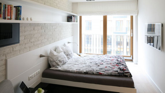 Mała sypialnia w bloku: rolety