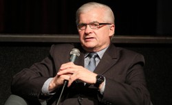 Cimoszewicz o wyborach: Porównywanie tej hecy do Eurowizji jest obraźliwe dla Eurowizji