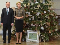 Ostrzej niż zwykle! TAK perfekcyjnie wystylizowana Agata Duda odbierała Betlejemskie Światło Pokoju