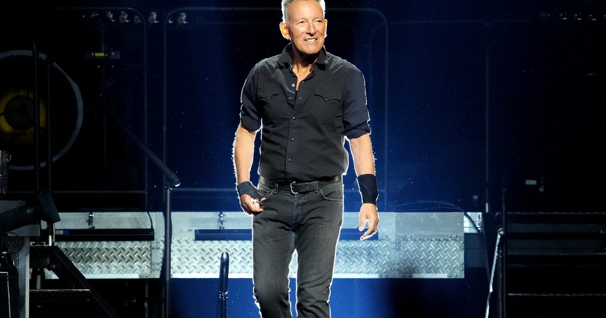 How Bruce Springsteen, 75, stays in shape for his 3-hour-plus concerts ...