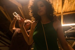 "Zabawa, zabawa" - Kinga Dębska o kobietach uzależnionych od alkoholu. Relacja z festiwalu w Gdyni