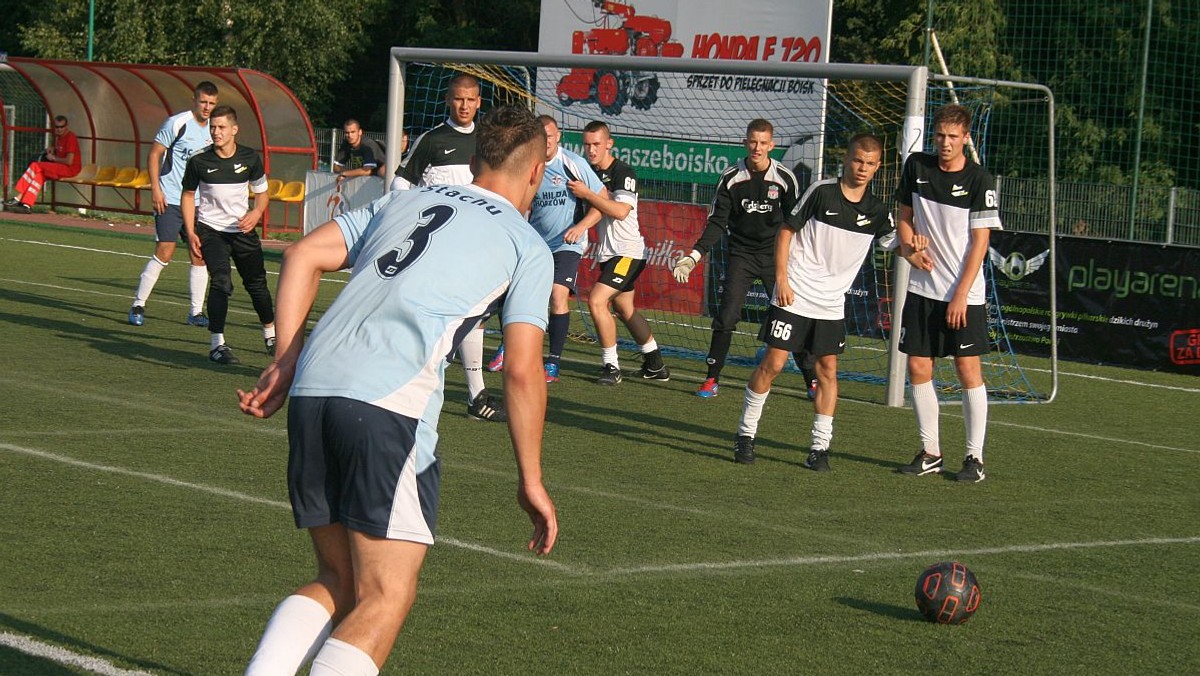 Już w najbliższy weekend trzydzieści dwie najlepsze drużyny z miejskich lig Playarena zmierzą się ze sobą w walce o tytuł mistrza Polski Playarena. Faworytami turnieju w Trzebnicy są Grajki Sieradz, Tradis Olsztyn oraz Spartan Leśnica Wrocław.