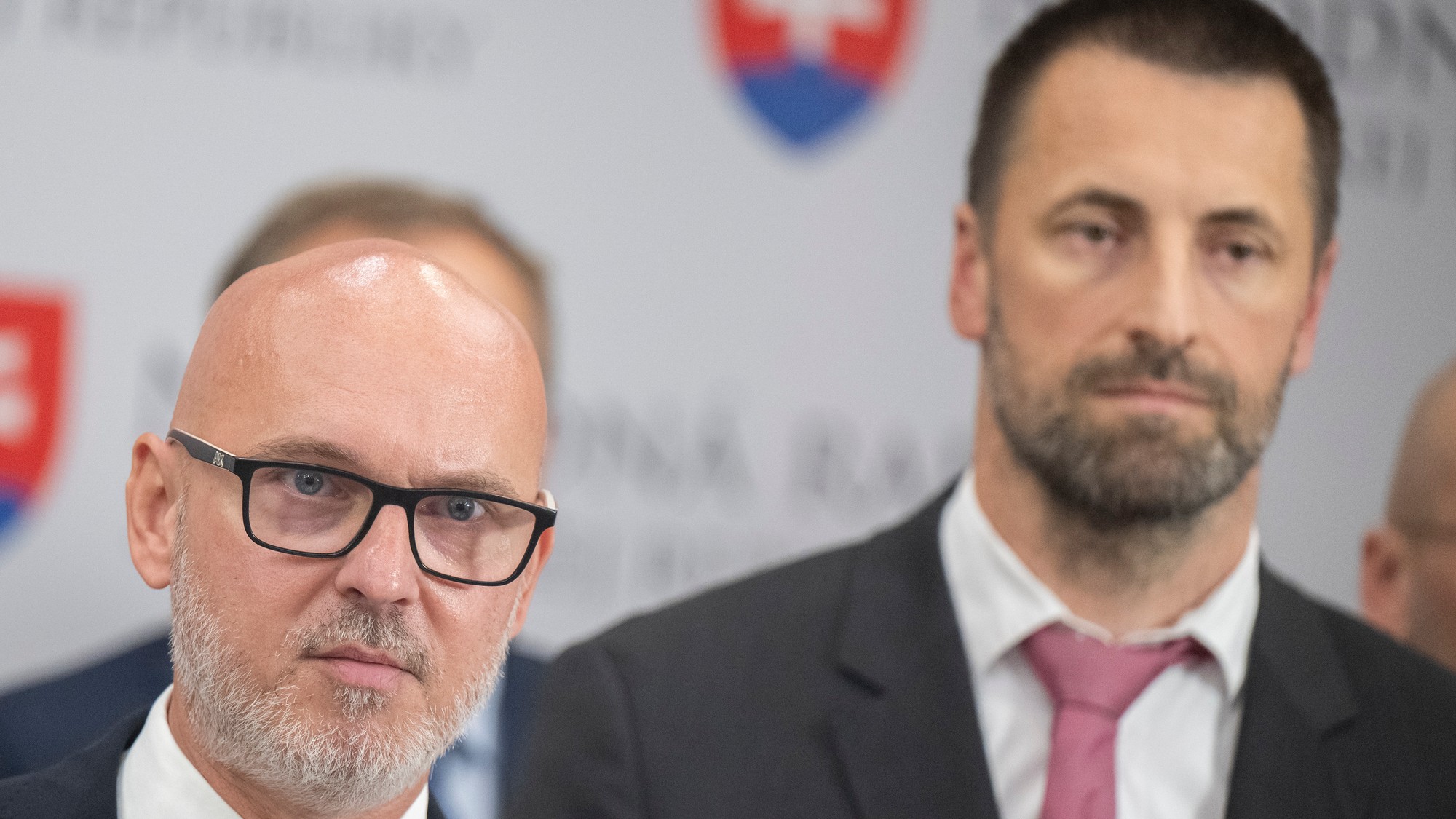 Predseda liberálov Branislav Gröhling (vľavo).