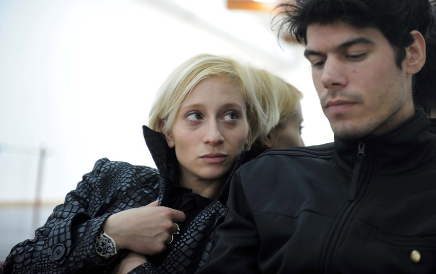 Pored Milutina i Vanje, u glavnoj ulozi je i Ana Stefanović, kao poslednji deo čudnog ljubavnog trougla