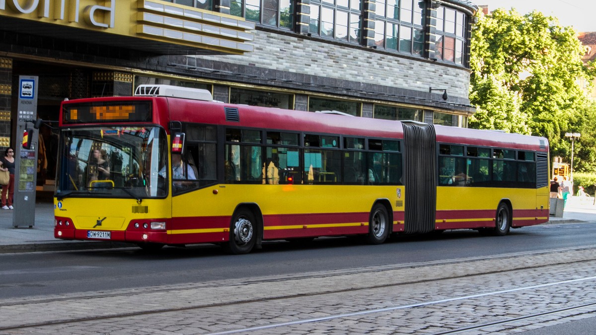 Czekali na przystankach na poranne autobusy, ale się nie doczekali. Z wrocławskiej zajezdni nie wyjechało dziś do pracy 13 pojazdów. Taką decyzję podjęły władze MPK, bo autobusy okazały się niesprawne.