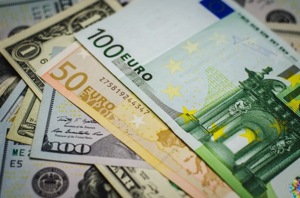 Kurs euro do USD najniższy od początku istnienia waluty eurostrefy