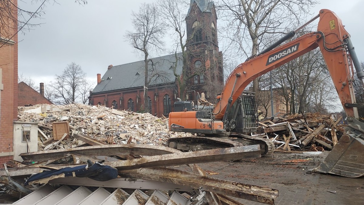 Miesiąc po wybuchu w Katowicach. Chciał umrzeć z rodziną. Pilnuje go policja