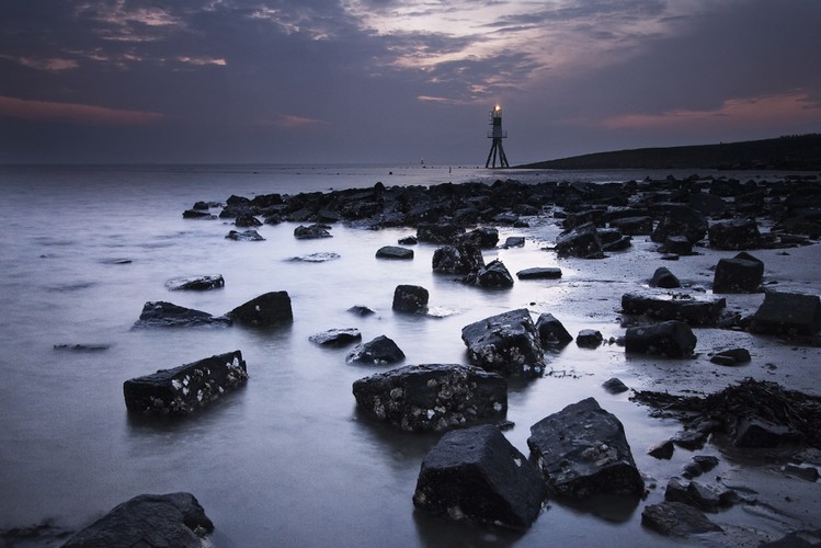 Zelandia, Holandia. Stopa bezrobocia: 3,1 proc. Od nazwy tej prowincji wzięła się nazwa kraju Nowa Zelandia. Mieszka tam zaledwie 380 tys. osób, a duża część terenu znajduje się pod poziomem morza. Oprócz turystyki, bardzo rozwiniętymi gałęziami gospodarki są w tym regionie przemysł przetwórczy, chemiczny i mechaniczny. Na zdjęciu miejscowość Westerschelde.