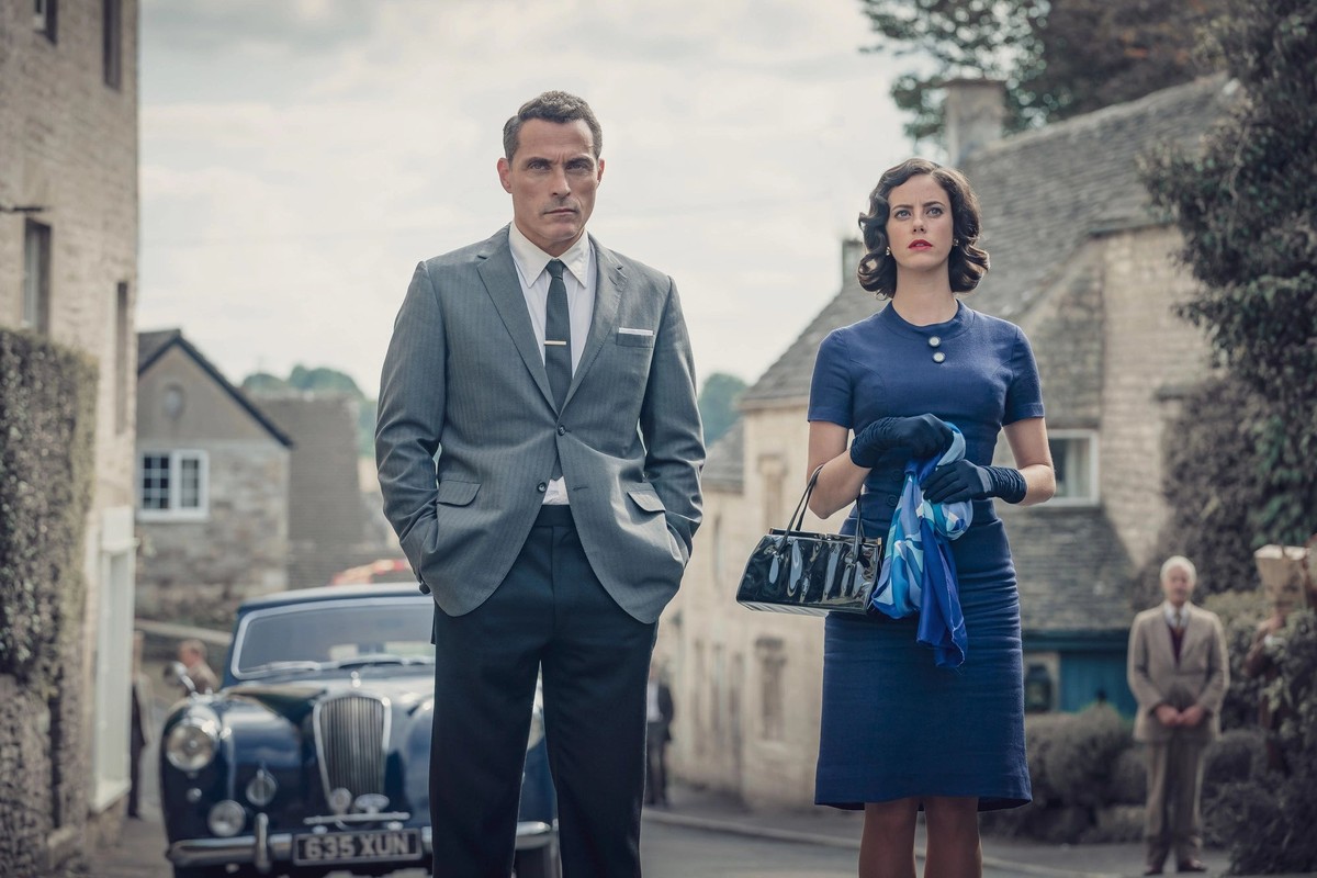 Rufus Sewell i Kaya Scodelario w serialu "Tajemnica Bladego Konia"