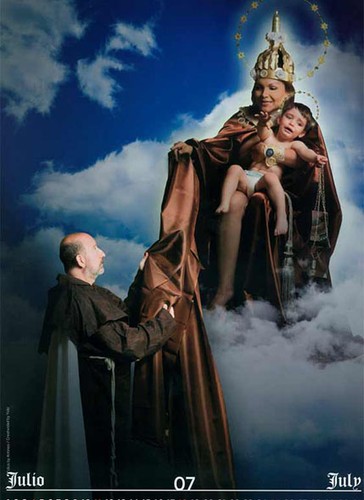 Hiszpańska organizacja gejów, lesbijek i osób transsesksualnych wydała kalendarz, do którego zapozowali członkowie organizacji. Cały dochód ze sprzedaży kalendarza ma być przeznaczony na działalność statutową stowarzyszenia