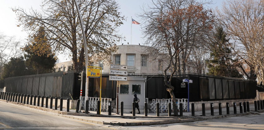 Strzały przed ambasadą USA w Turcji. Napastnik zatrzymany