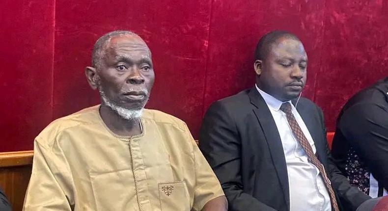 Lamidi Apapa, fraction leader in the Labour Party, keeps his promise by showing up in court [Twitter]