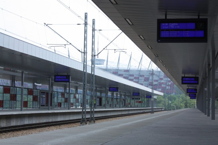 Stacja Warszawa Stadion - peron w kierunku stacji Warszawa Śródmieście.