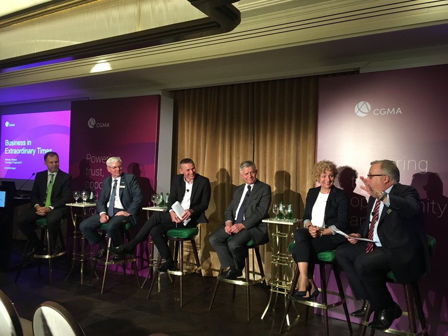 Od lewej: Tomasz Kacprzak (Deloitte), Barry Melancone (AICPA), Łukasz Grass (BI Polska), prof. Marek Belka, Jolanta Jaworska (ABSL), Andrew Harding (CIMA)