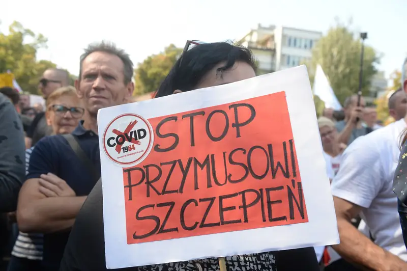 Protest &quot;Zakonczyc Plandemie&quot;, który odbył się 12 września w Warszawie