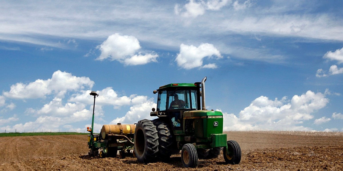 Aplikacja Trringo pozwoli zamówić traktor i inne sprzęty rolnicze farmerom z Indii