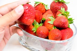 Truskawki nie są dla wszystkich. Kto nie powinien ich jeść?