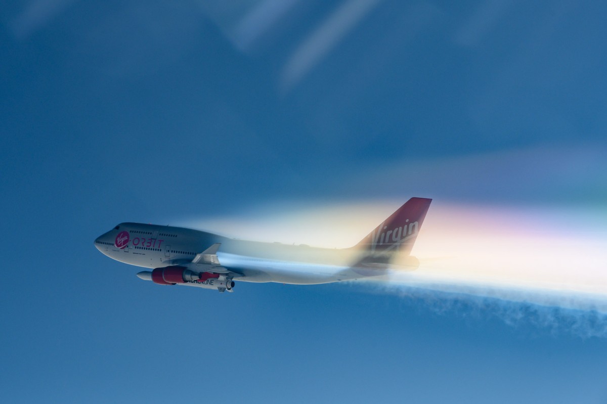 Samolot Boeing 747 Virgin Orbit niosący rakietę LanucherOne. Źródło: Materiały prasowe Virgin Orbit