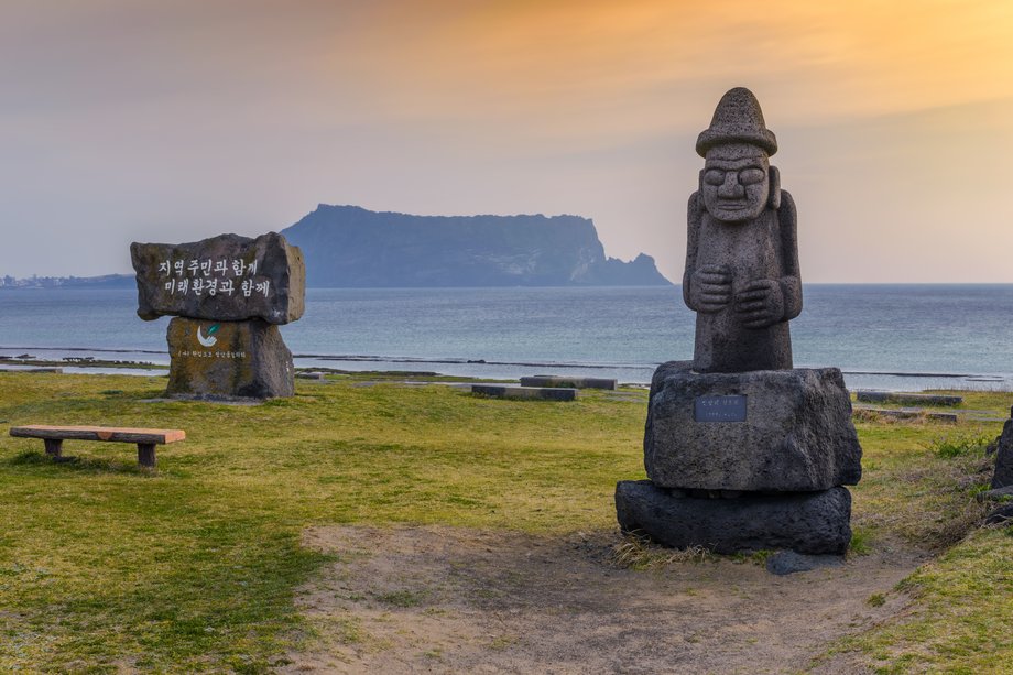 Jeju to największa wyspa Korei Południowej zamieszkiwana przez blisko 700 tys. ludzi. 