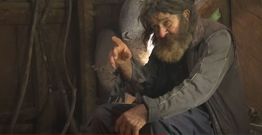 Iako su ga ljudi više puta u životu prevarili, i dalje veruje da postoje oni koji su pošteni