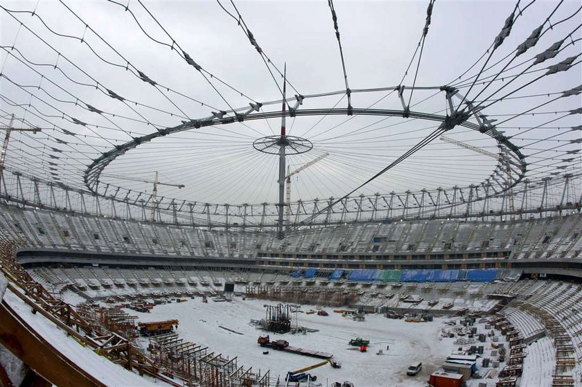 Iglica już na Stadionie Narodowym